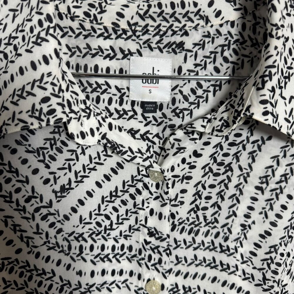CAbi Printed Leaf Blouse Women’s Size Small Style #3255 black white button down - Picture 2 of 7